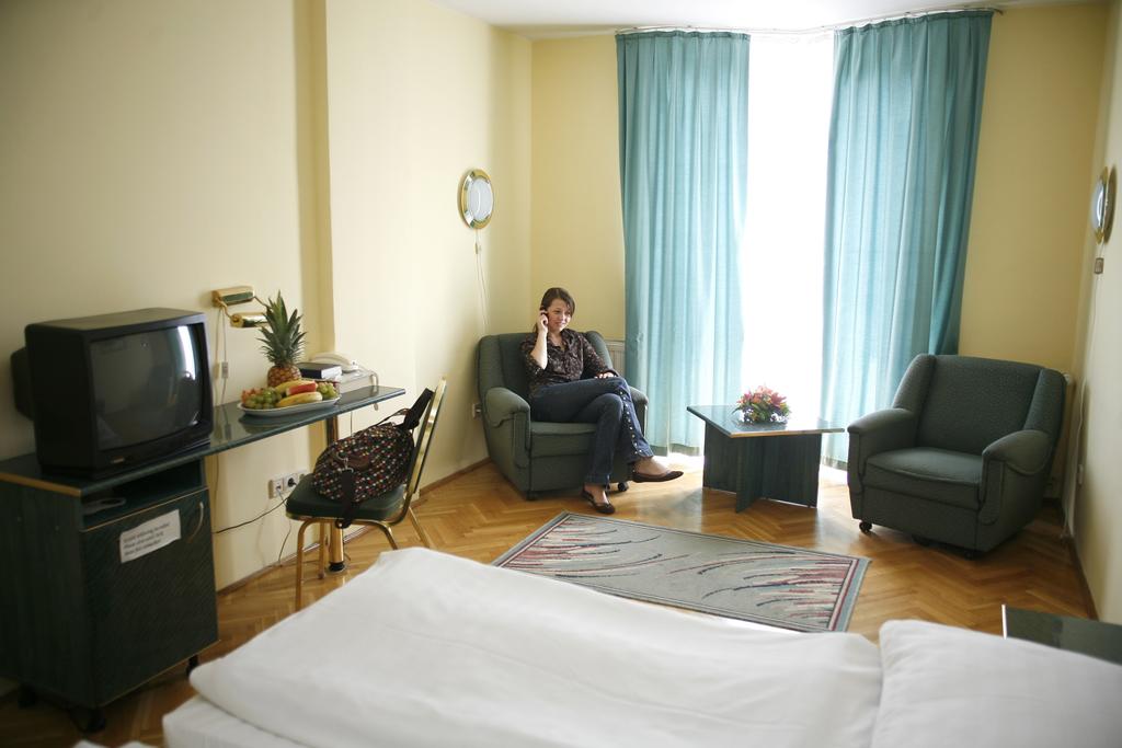 Image #2 - Hotel Bara - Budapest