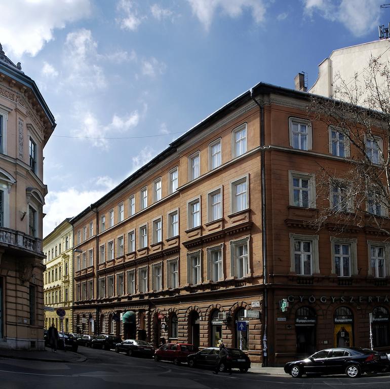 Image #10 - Maroon & Moss Residence - Budapest
