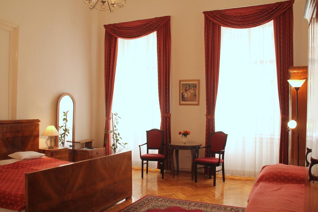Image #15 - Maroon & Moss Residence - Budapest