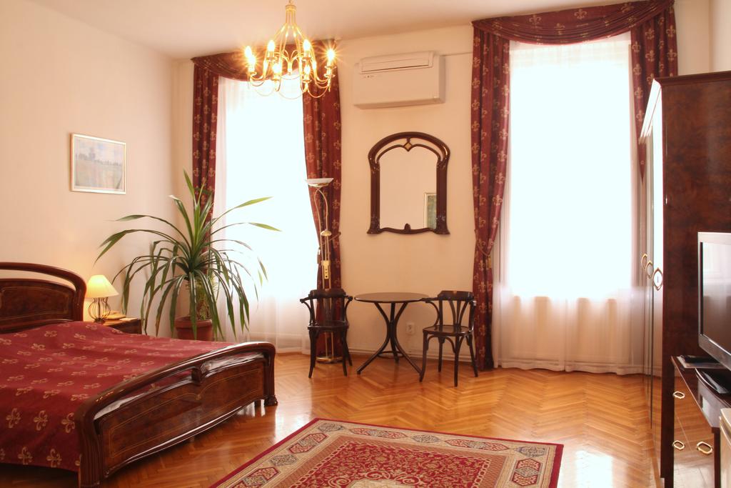 Image #23 - Maroon & Moss Residence - Budapest